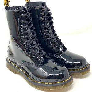 Dr. Martens 1490 Lamper Core Boots. Size 6